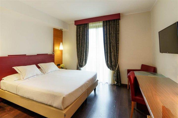 Capodanno Hotel con Cenone e SPA a Barzan&ograve; - foto 3