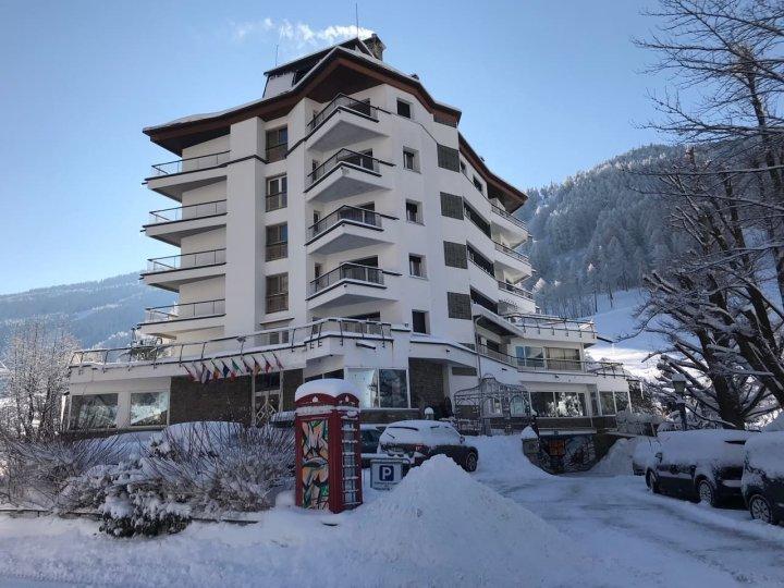 Capodanno ad Aprica in Hotel con Cenone Musica e balli